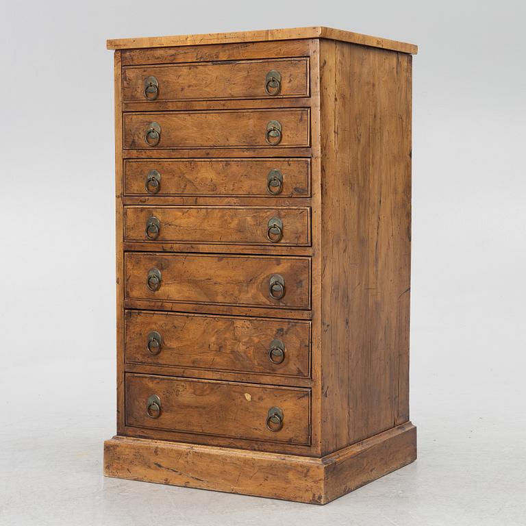 Chest of drawers, England around 1900.