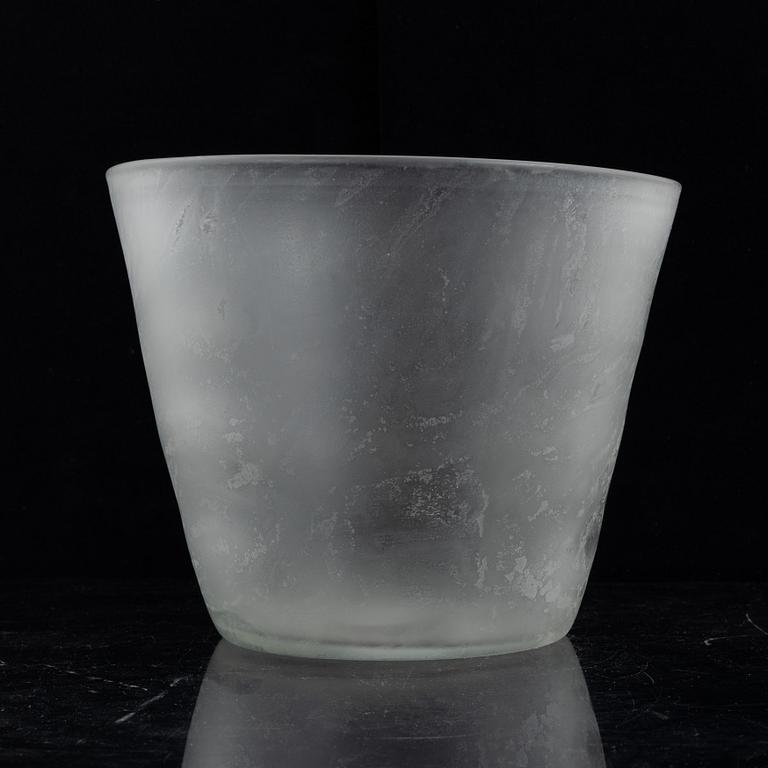 Vicke Lindstrand, vinkylare, glas, "Iced", Orrefors 1930-tal.