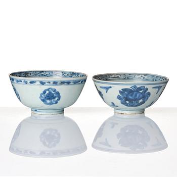 A set of five blue and white bowls, Ming dynasty (1368-1644).