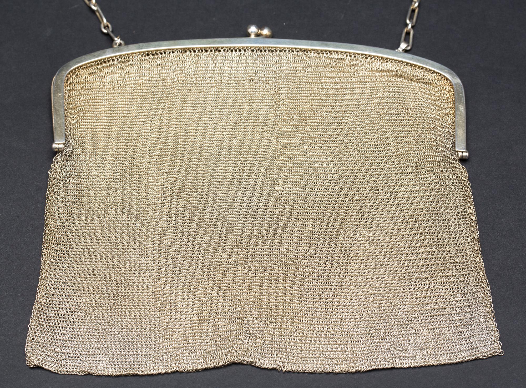 AFTONVÄSKA, silver, K & L, svenska importstämplar. Vikt ca 232 gram.