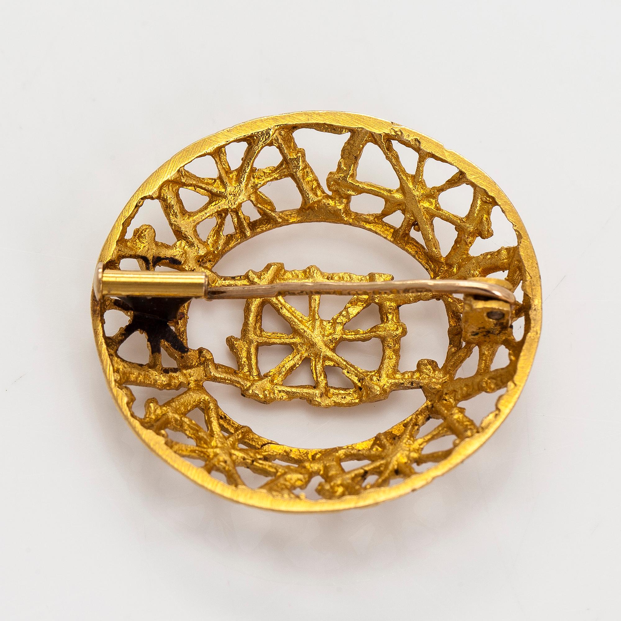Pentti Sarpaneva, brooch, 14K gold.