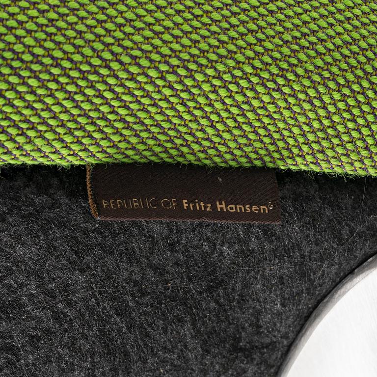 Jaime Hayon, fåtöljer, ett par, "Ro JH1", Republic of Fritz Hansen, 2016.