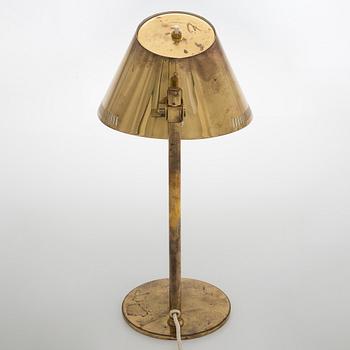 Paavo Tynell, a mid-20th-century  '9227' table lamp for Idman.