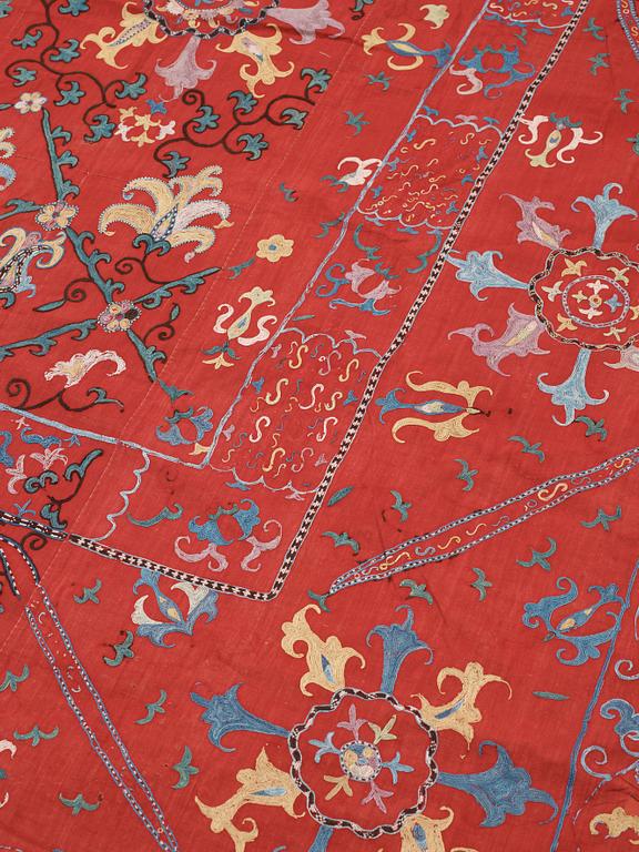 ANTIQUE UZBEK SUZANI EMBROIDERY. 222,5 x 165 cm.