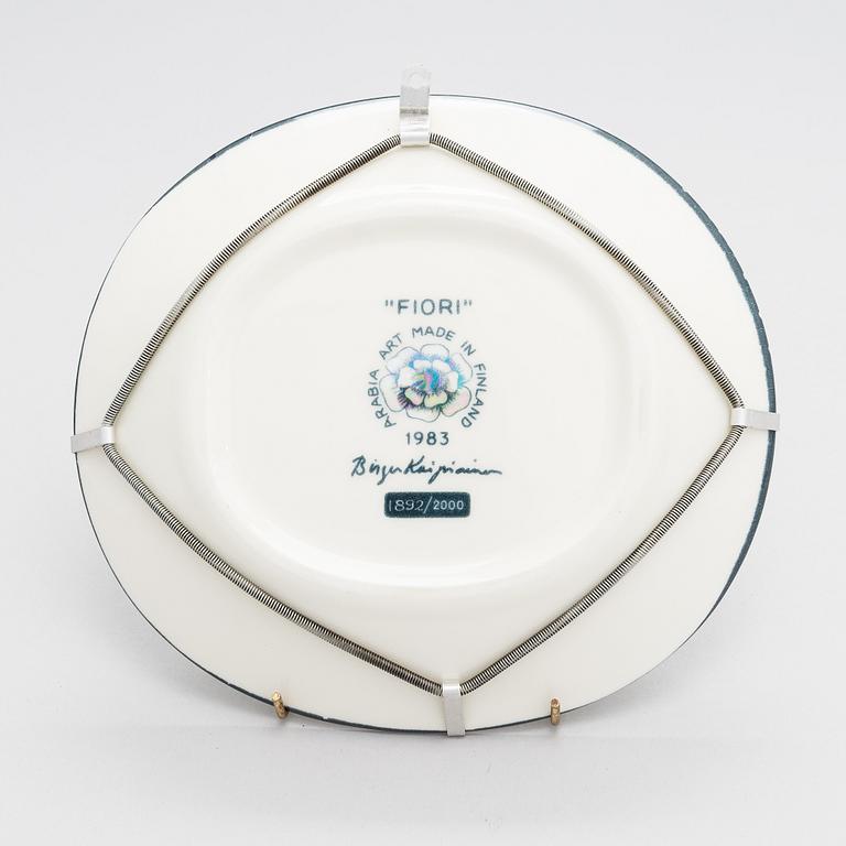 Birger Kaipiainen,  A ceramic Fiori dish, marked "Birger Kaipiainen, Arabia art made in Finland 1983", nr 1892/2000.