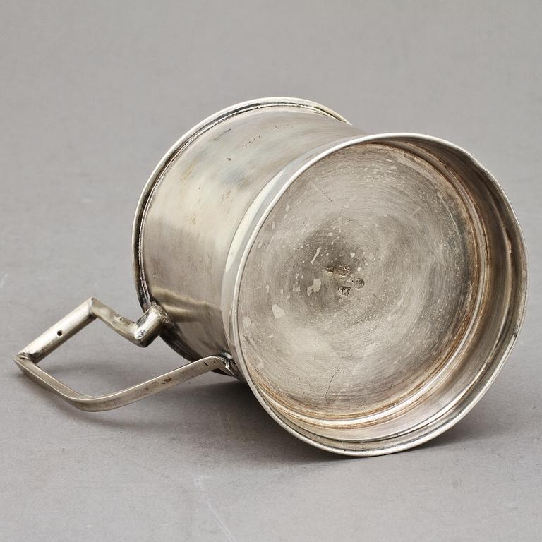 TEGLASHÅLLARE, silver, Ryssland, före 1908. Vikt 80 g.