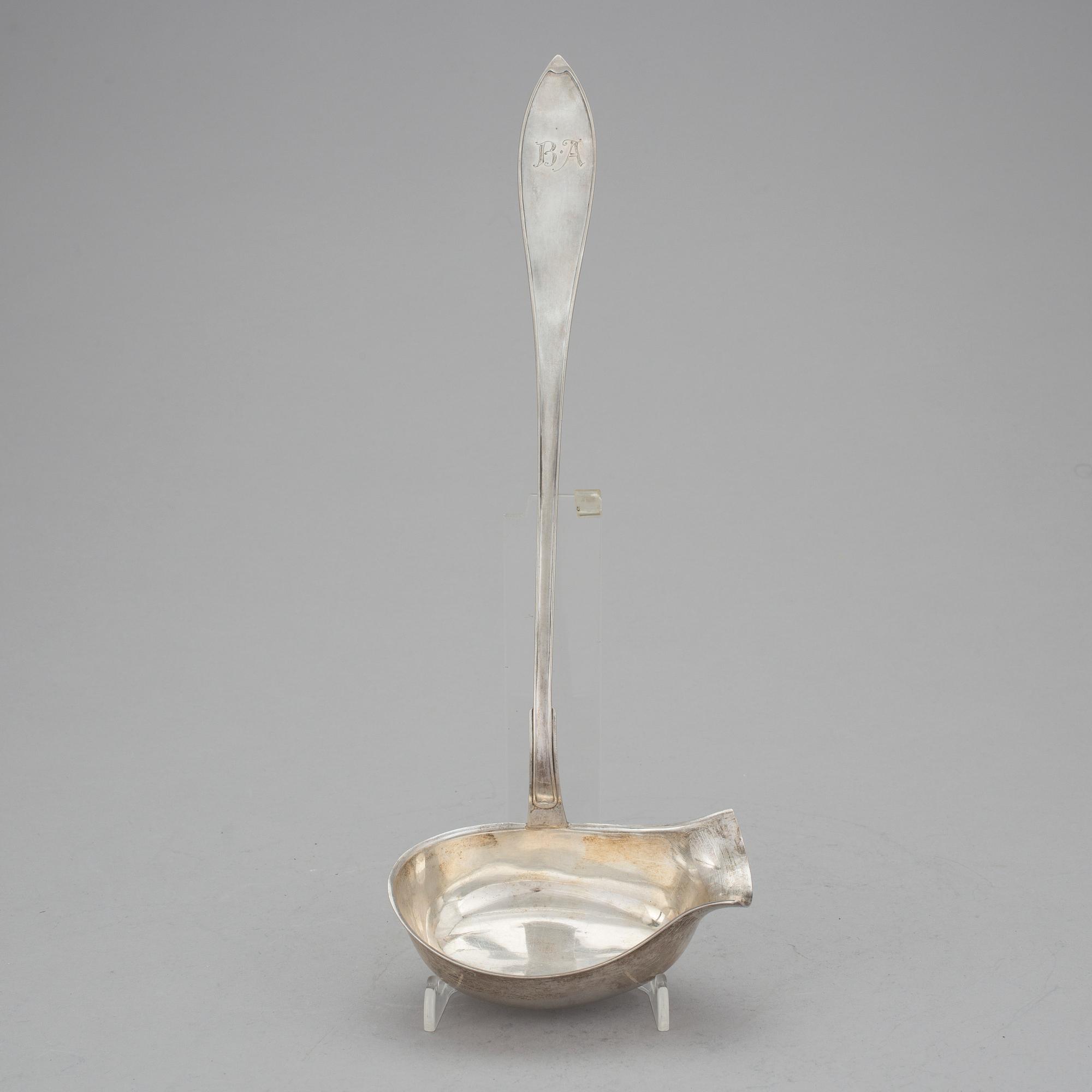 SOPPSLEV, silver, CG Hallberg, Stockholm 1927. Vikt ca 187 gram.