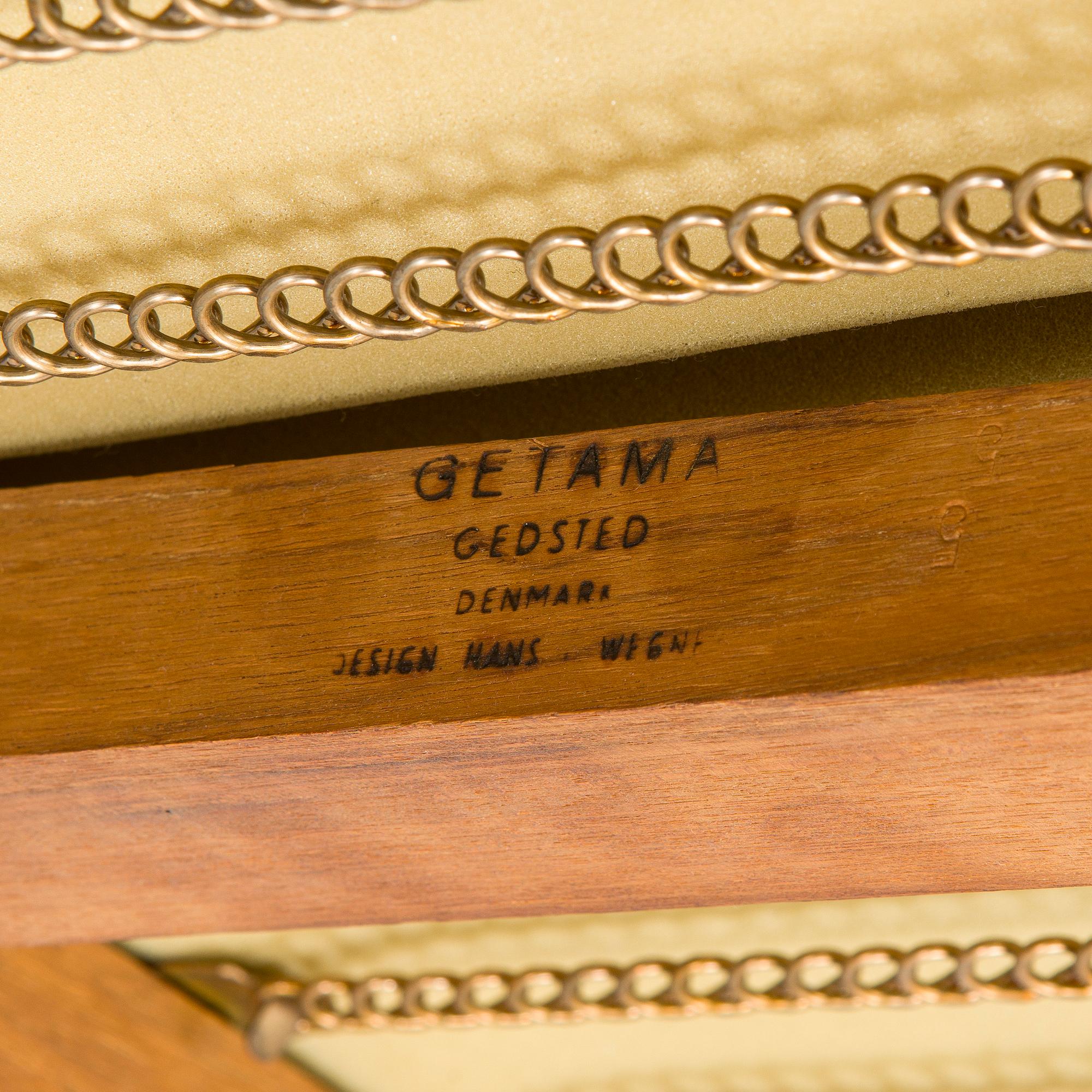 Hans J. Wegner, a mid-20th century 'GE 236/4' sofa for Getama, Gedsted. Denmark.
