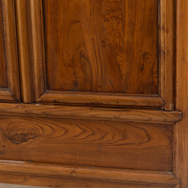 A Ming-style cabinet, 19th/20th century.