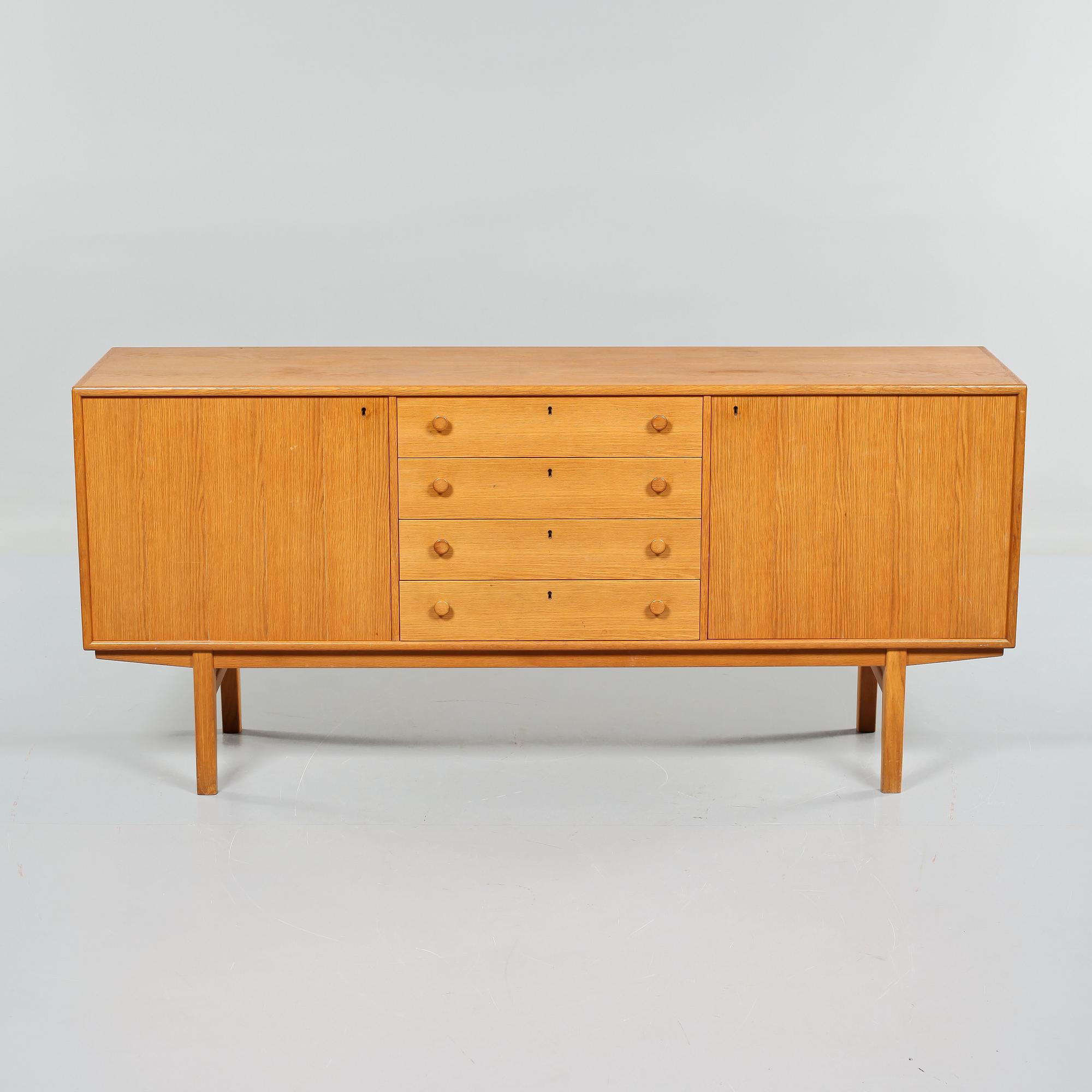 SIDEBOARD, 1900-talets tredje kvartal.