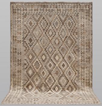 A Kilim rug, approx. 288 x 205 cm.