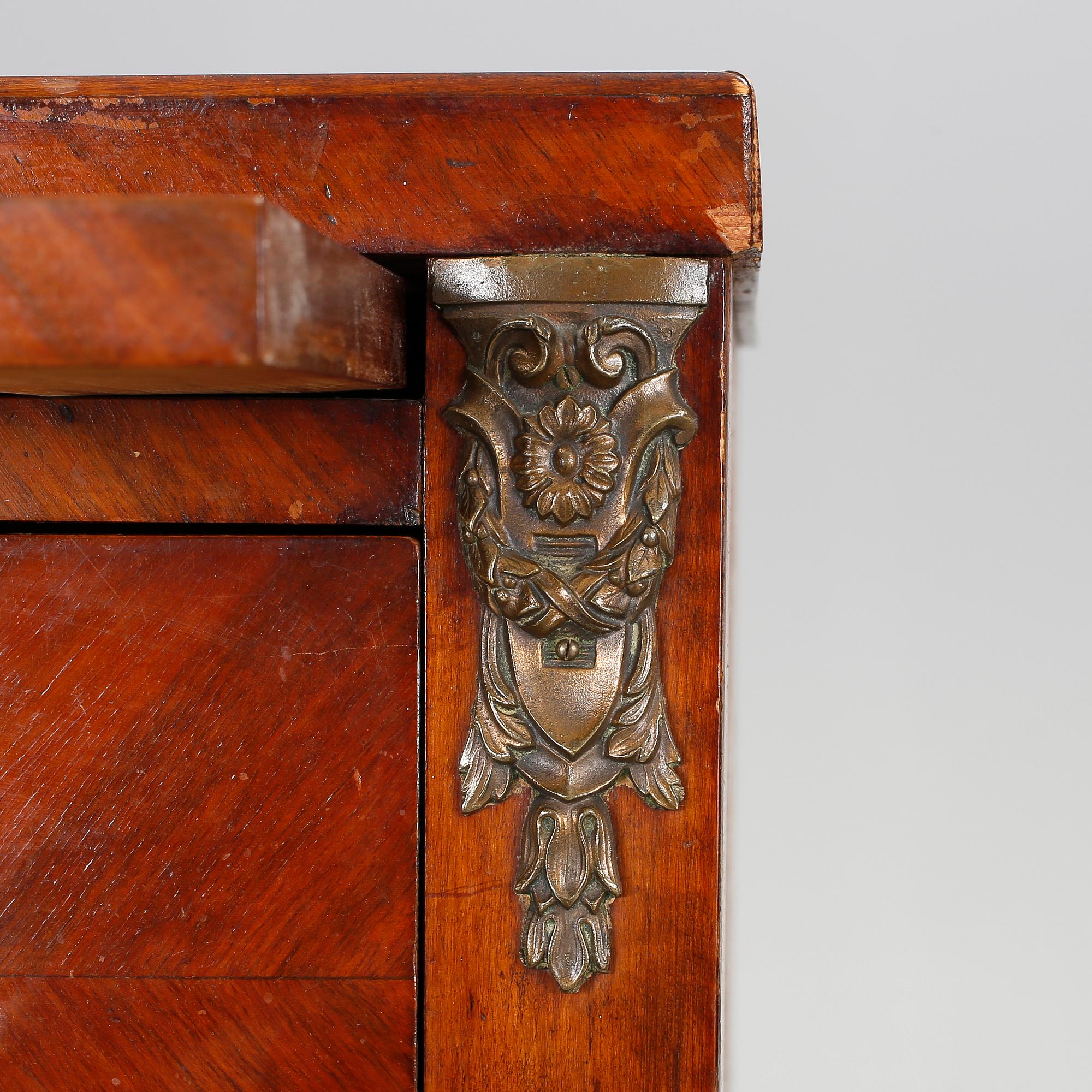 BYRÅ, senempire 1800-tal.