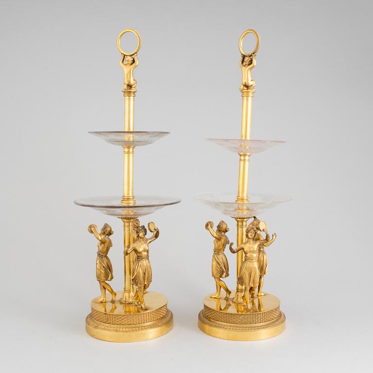 ETAGERER, ett par, empirestil, 1800-talets slut.