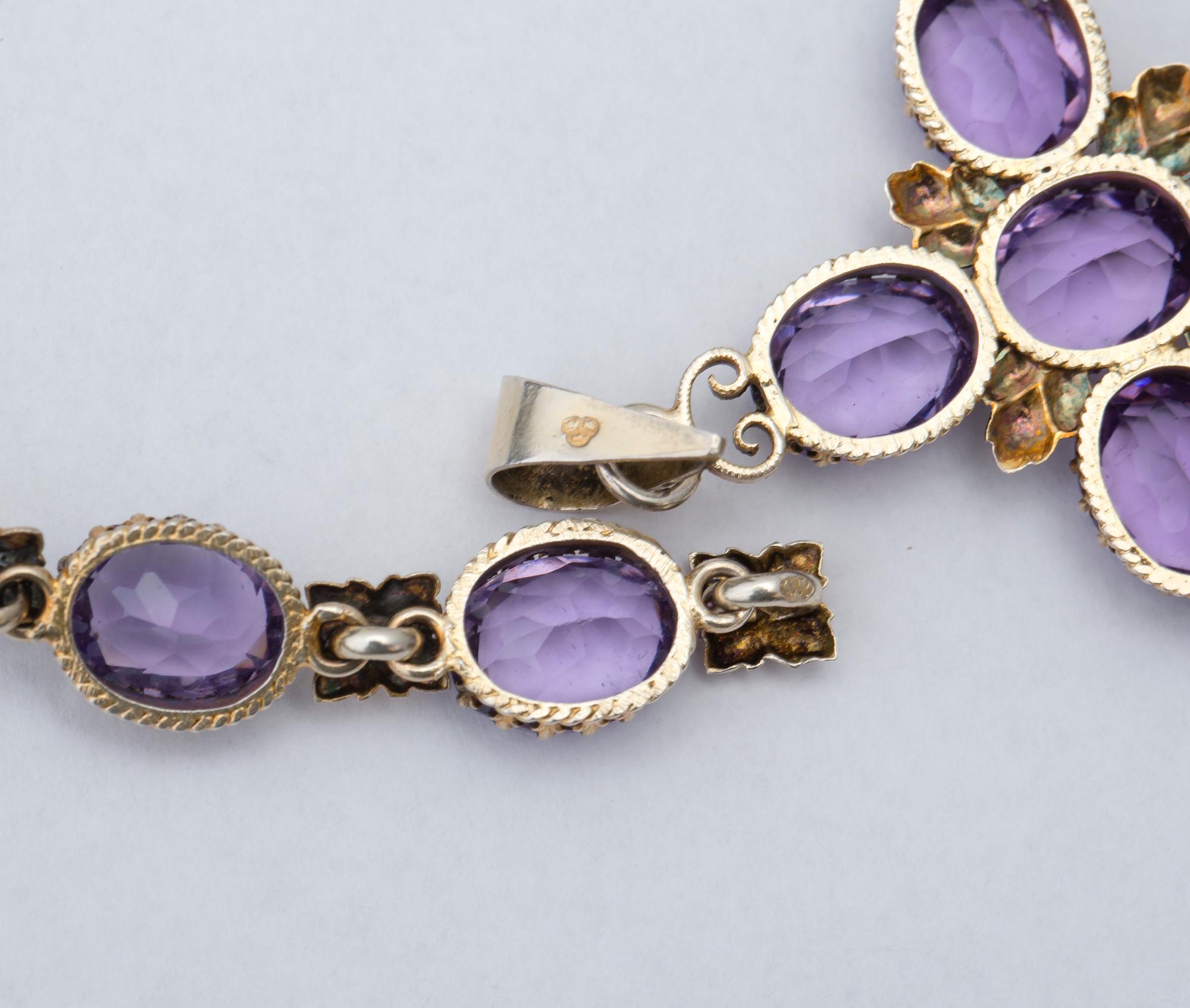 COLLIER samt HÄNGE, förgyllt silver med ametister, ca 1900-talets första hälft.