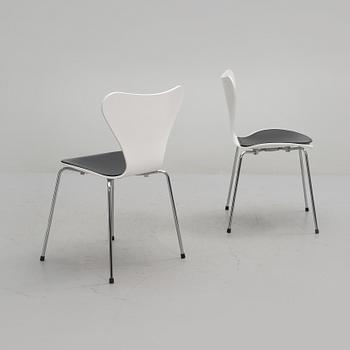 STOLAR, 4 st, "Sjuan", Arne Jacobsen, Fritz Hansen, Danmark, 2005.