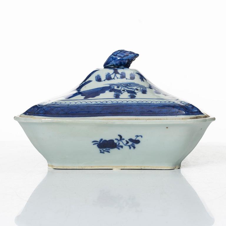 Terrin med lock, porslin Kina 1800-tal.
