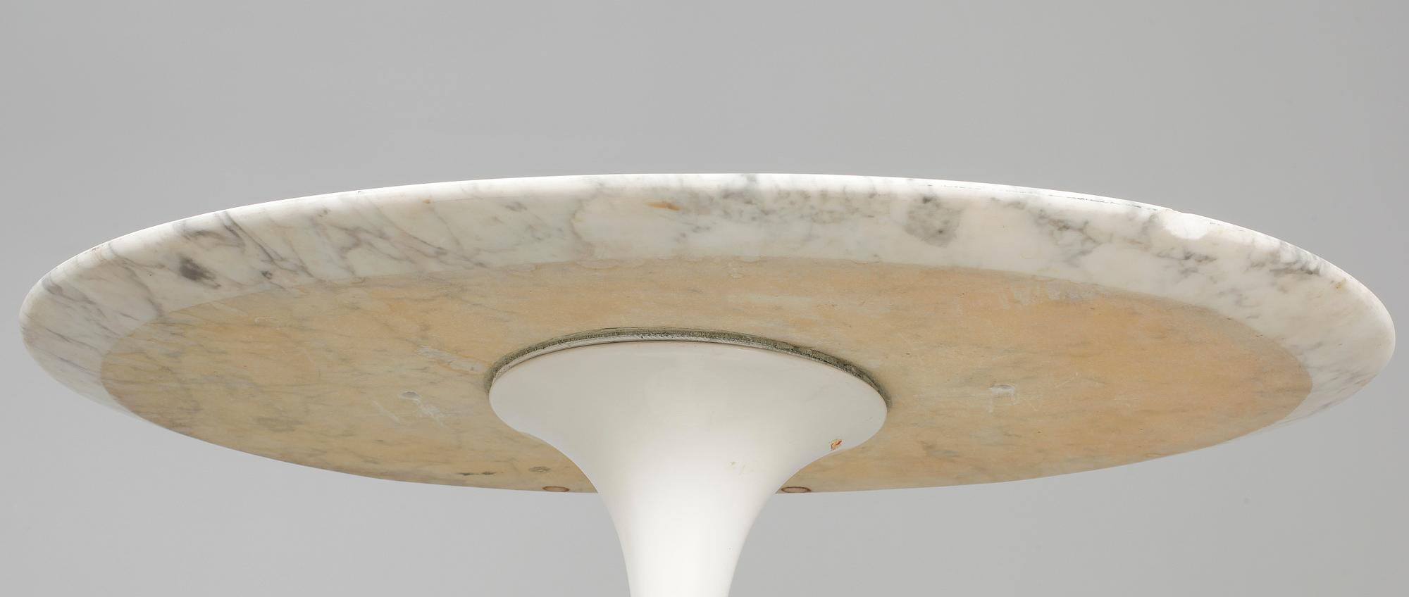 BORD. "Tulip". Eero Saarinen.