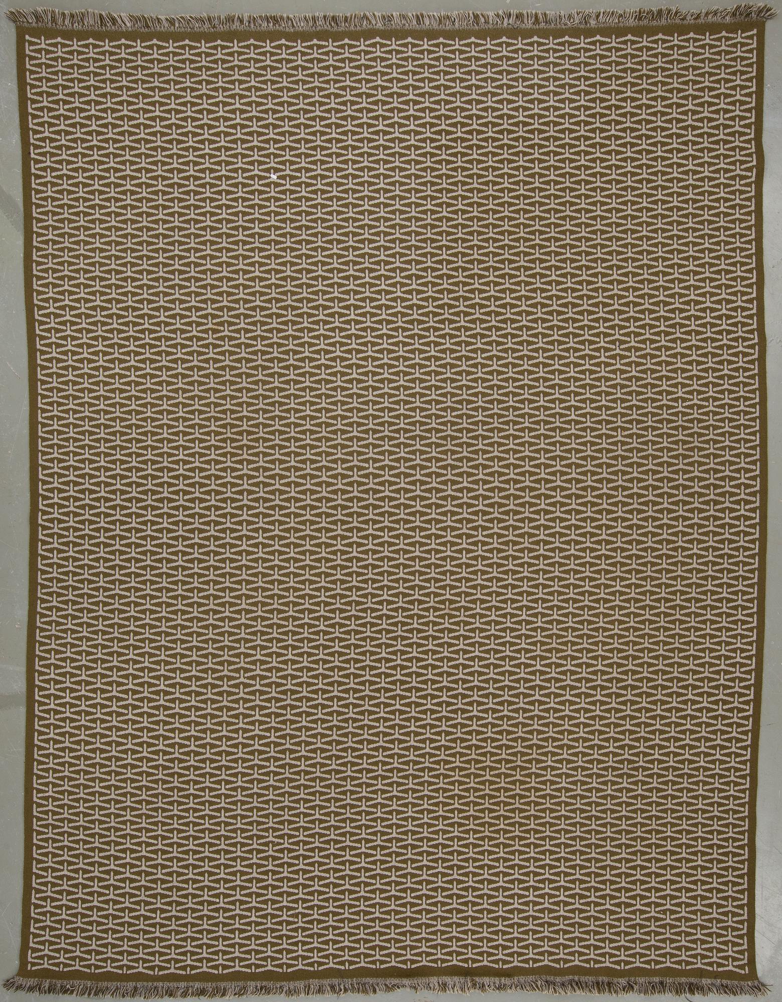 MATTA, maskinvävd. Ca 386x288 cm.