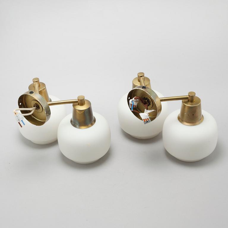 A pair of wall lamps, model 7214, probably designed by Arnulf Bjørshol for Høvik Verk, 1950/60s.