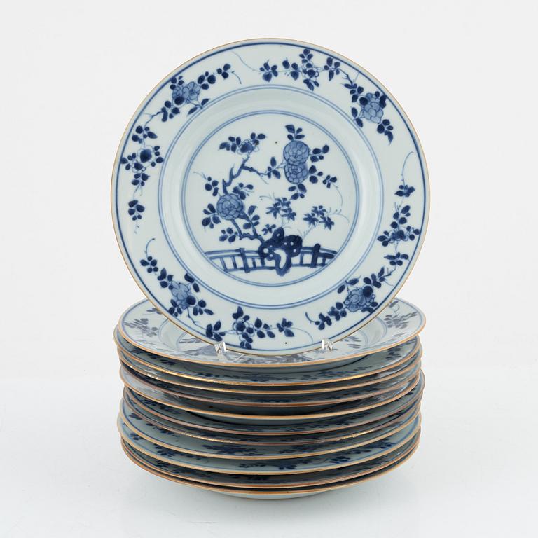 Twelve blue and white porcelain plates, China, Qing dynasty, first half of the 18th century.