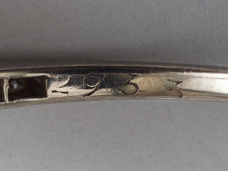 A circa 3.50 ct cushion-cut diamond ring. Possibly made by Cartier. Quality circa ca E-F/VS2.