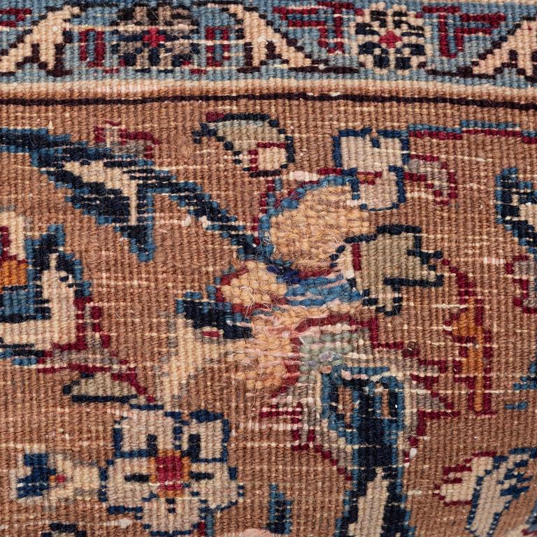 A Tabriz carpet, a. 373 x 286 cm.