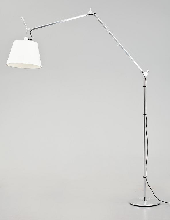 GOLVLAMPA, metall. Artemide, Tolomeo Bord, design: Michele De Lucchi, Giancarlo Fassina. H ca 390.