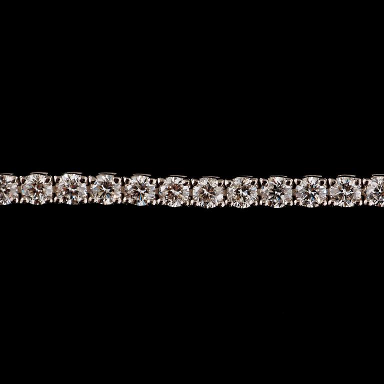 A diamond bracelet, total gem weight circa 3.48 cts.