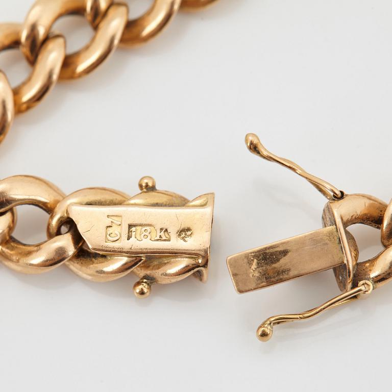 An 18K gold bracelet.