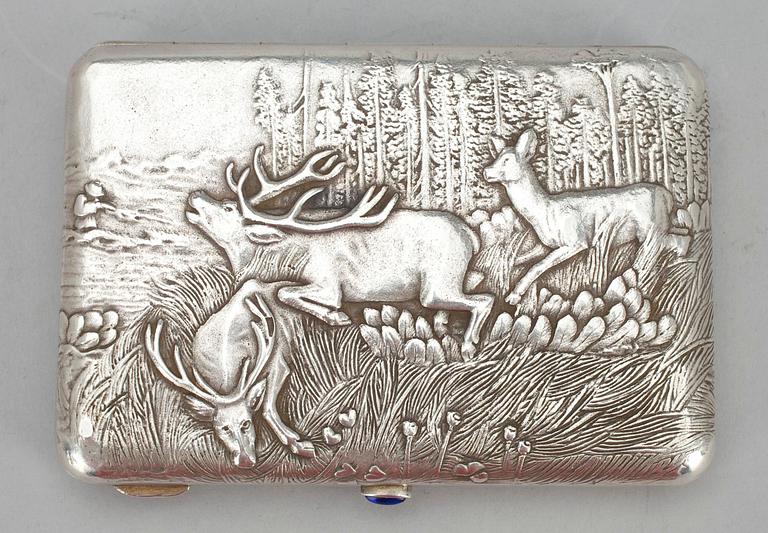 CIGARETTETUI, silver, Sovjet, 1900-talets första hälft. Vikt  273 g.