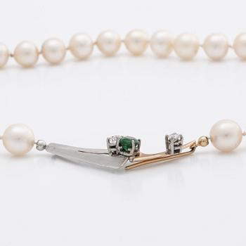 ELON ARENHILL, cultured pearls 8-9 mm, pendant 18K gold and whitegold w tsavorite and 2 diamonds approx 0,35 ct   total.
