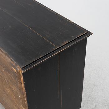 A chest of drawers, 19th Century.