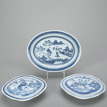 KARROTTER samt STEKAFT, 3 delar, porslin, Kina, Qing dynastin, 1800-tal.