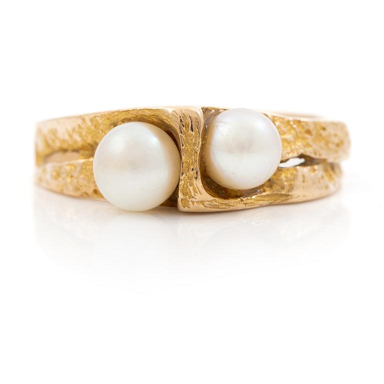 Björn Weckström, ring, "Whisper", "Kuiskaus", 14K gold with two pearls, Lapponia Helsinki 1969.