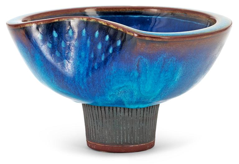 A Wilhelm Kåge 'Farsta' stoneware bowl, Gustavsberg 1950's.