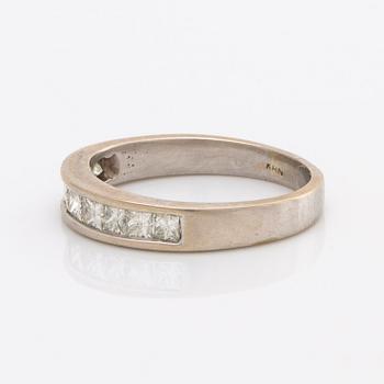 ALLIANSRING 14K vitguld m 9 princesslipade diamanter ca 0,65 ct, ca TW (F-G) VS/SI. God slipning.