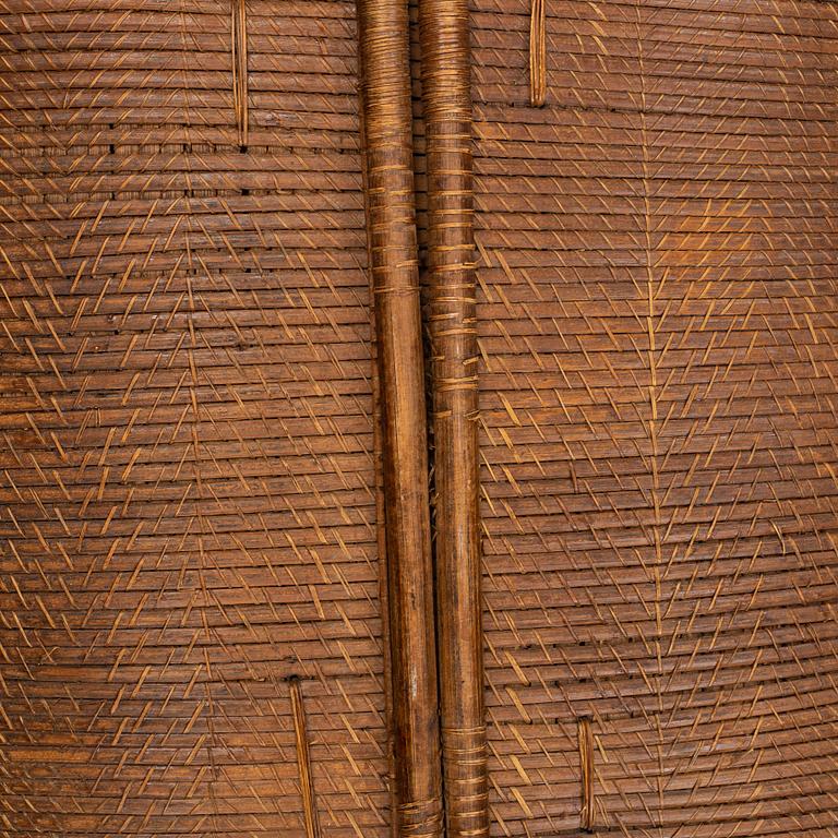 An early 20th Century rattan shield, Mongo-Ngandu, DRC.