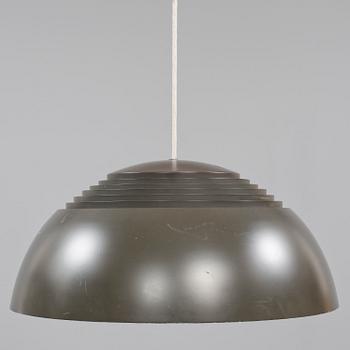 TAKARMATUR, "AJ Pendel", Arne Jacobsen, Louis Poulsen, 1900-tal. H 25.