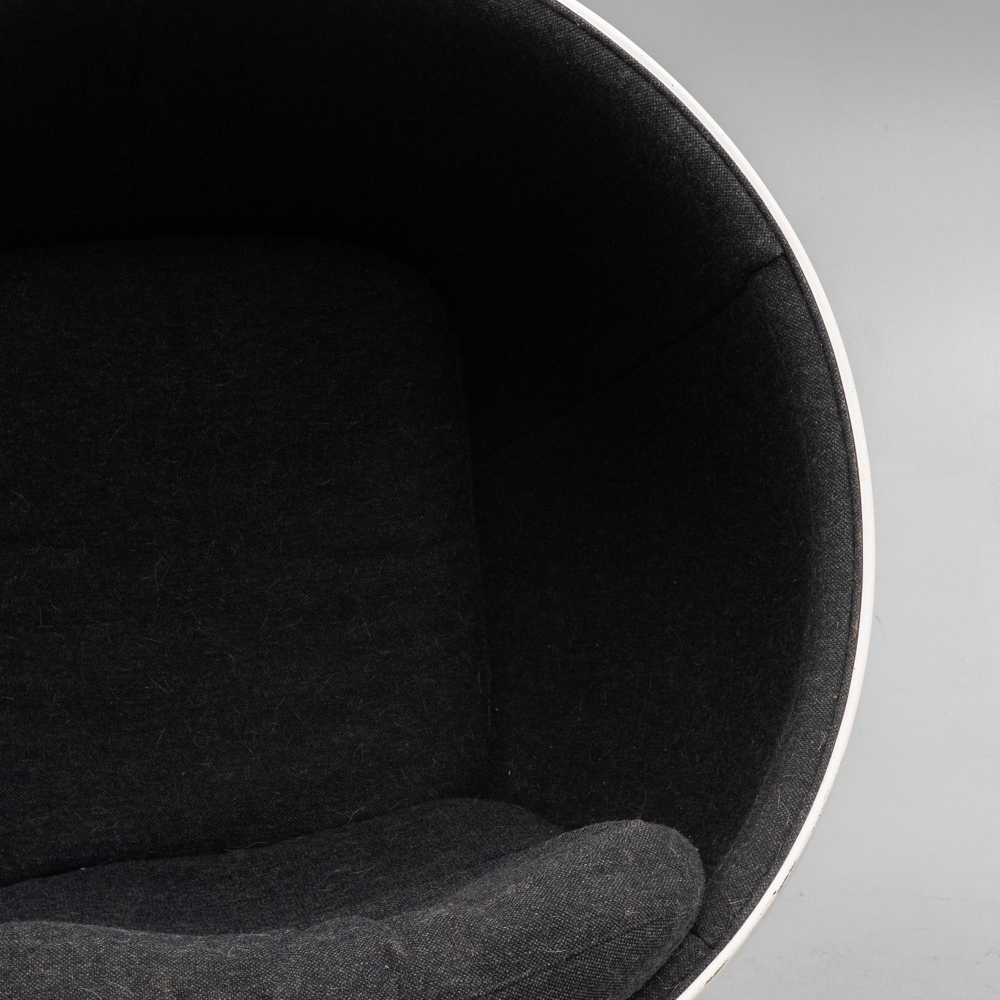 Eero Aarnio, a "Ball Chair", Adelta, Finland, post 1996.