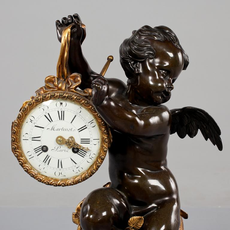 BORDSPENDYL, Louis XVI-stil, 1900-talets första hälft.