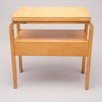 SIDOBORD, Alvar Aalto, Oy Huonekalu-ja Rakennustyötehdas AB för Artek, Finland 1940-tal.