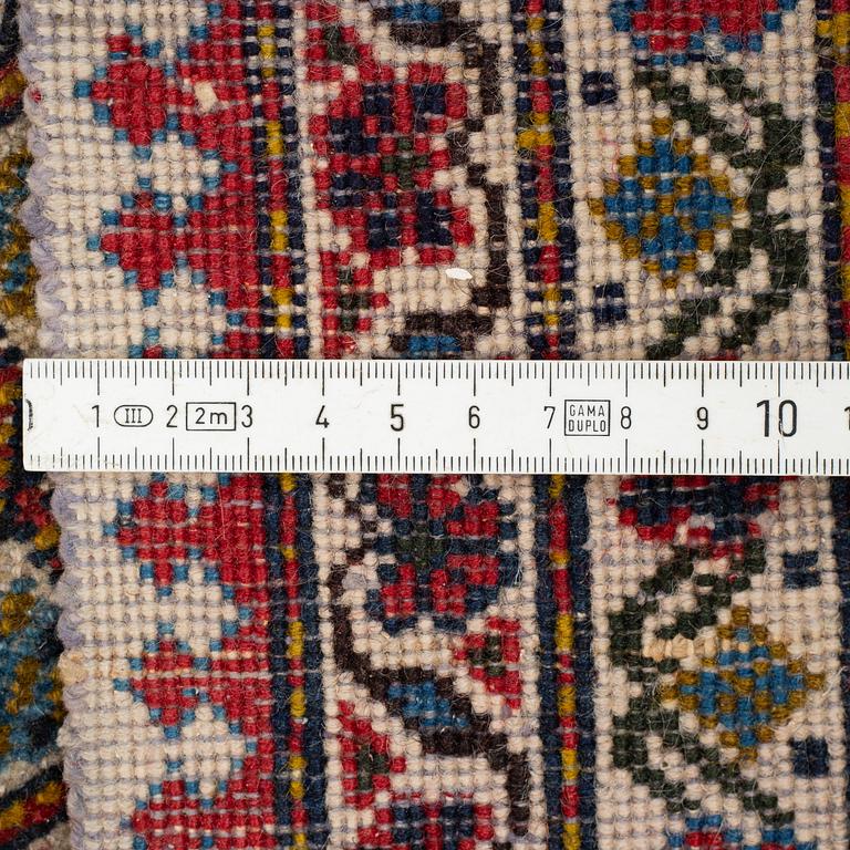 MATTA, semiantik, Täbris, ca 330 x 242 cm.