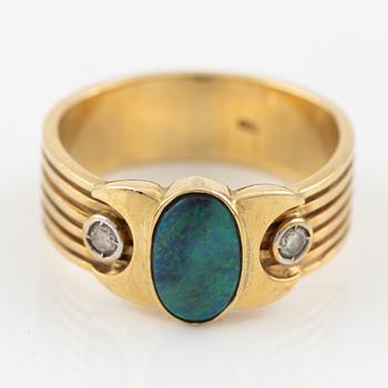 Ring, 18K gold with black opal and brilliant-cut diamonds.