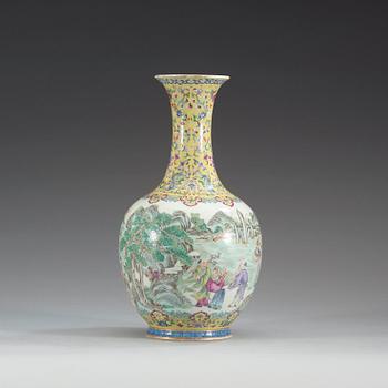 VAS, porslin. Troligen Republik, 1900-tal, med Qianlong sigillmärke.