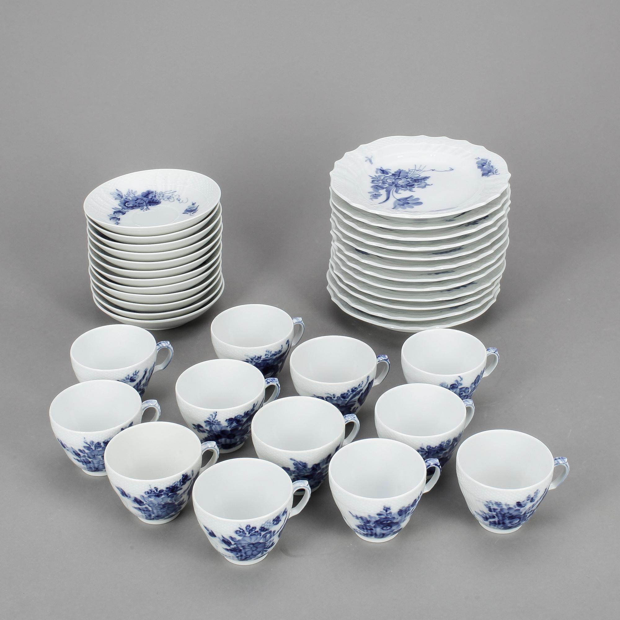 KAFFESERVIS, porslin, 24 delar, "Blå Blomst", Royal Copenhagen.