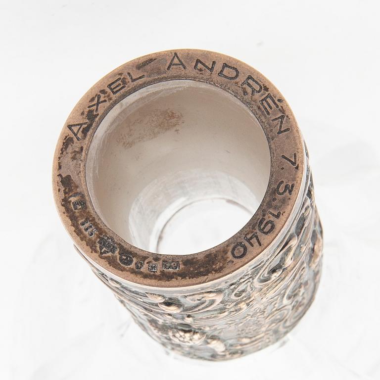 Karaff med silverfattning samt frimurarglas sent 1800-tal.