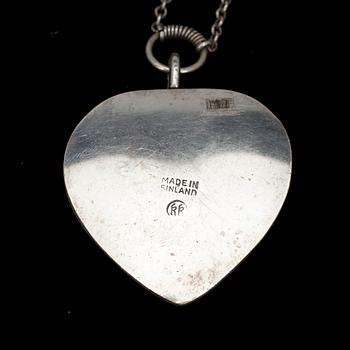 KAULAKORUJA, 2 kpl, hopeaa, Kalevala Koru. Yht. paino n. 198 g.