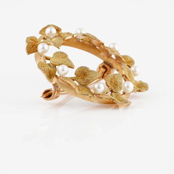 BROSCH, 14K guld med 8 odlade pärlor. Vikt 3,1 gram.