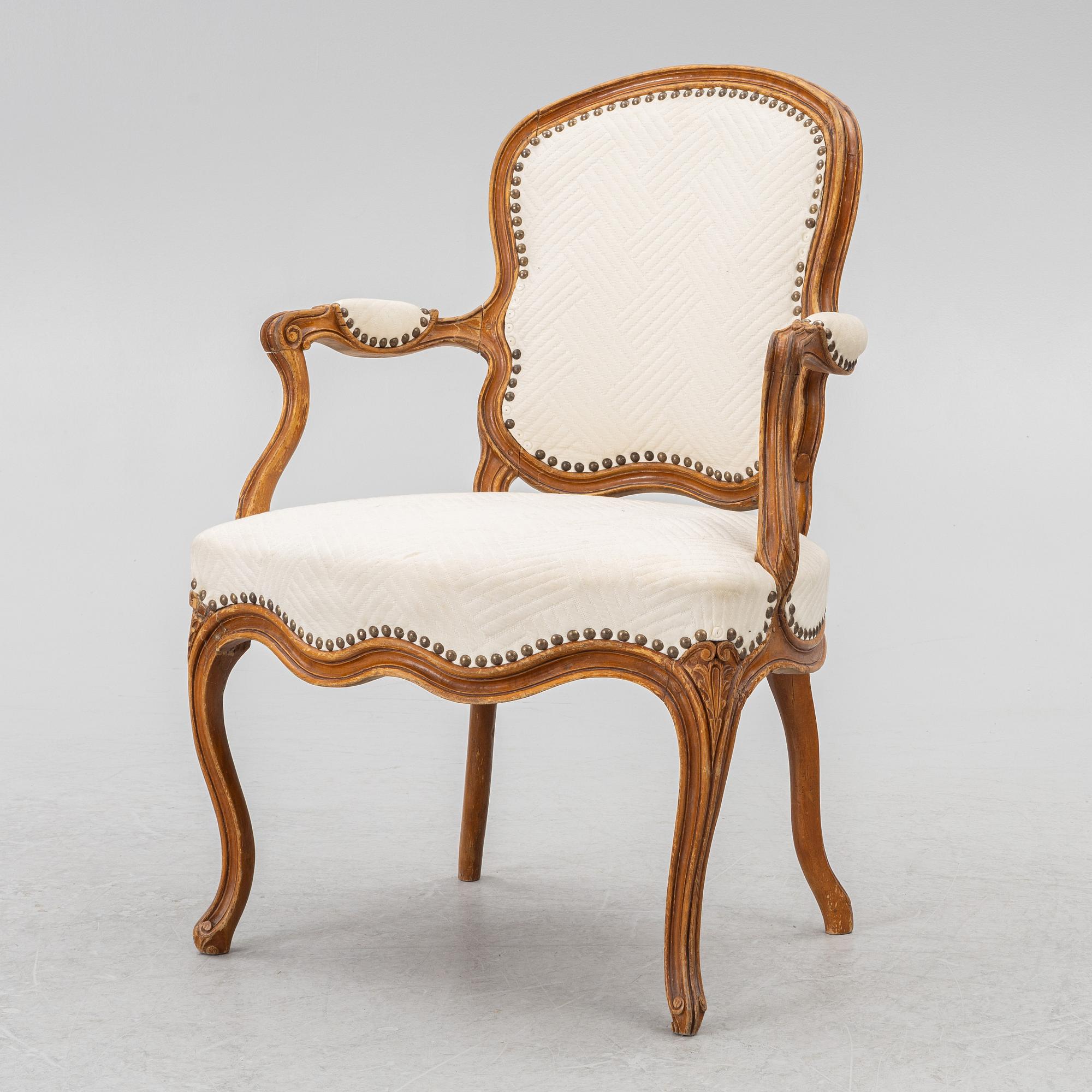 A French Louis XV oåpen back armchair, mid 18th century.