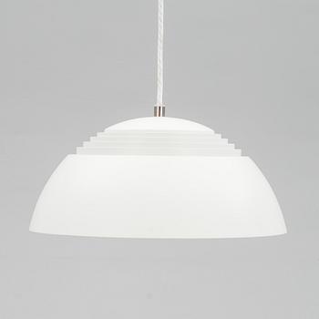 TAKLAMPA, "Lilla AJ-pendel", Arne Jacobsen, Louis Poulsen.